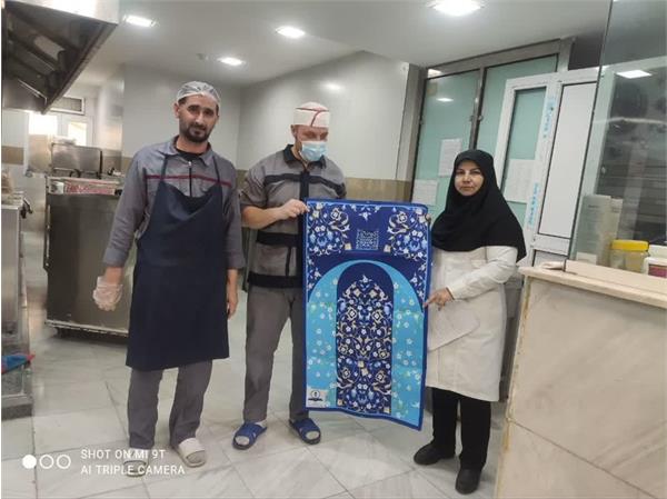 توزیع سجاده‌های اهدایی در بخش‌های مختلف بیمارستان