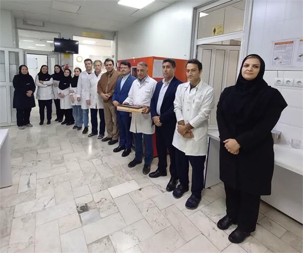 تجلیل از کارکنان آزمایشگاه مرکز آموزشی درمانی امام خمینی (ره) کرمانشاه به مناسبت روز علوم آزمایشگاهی